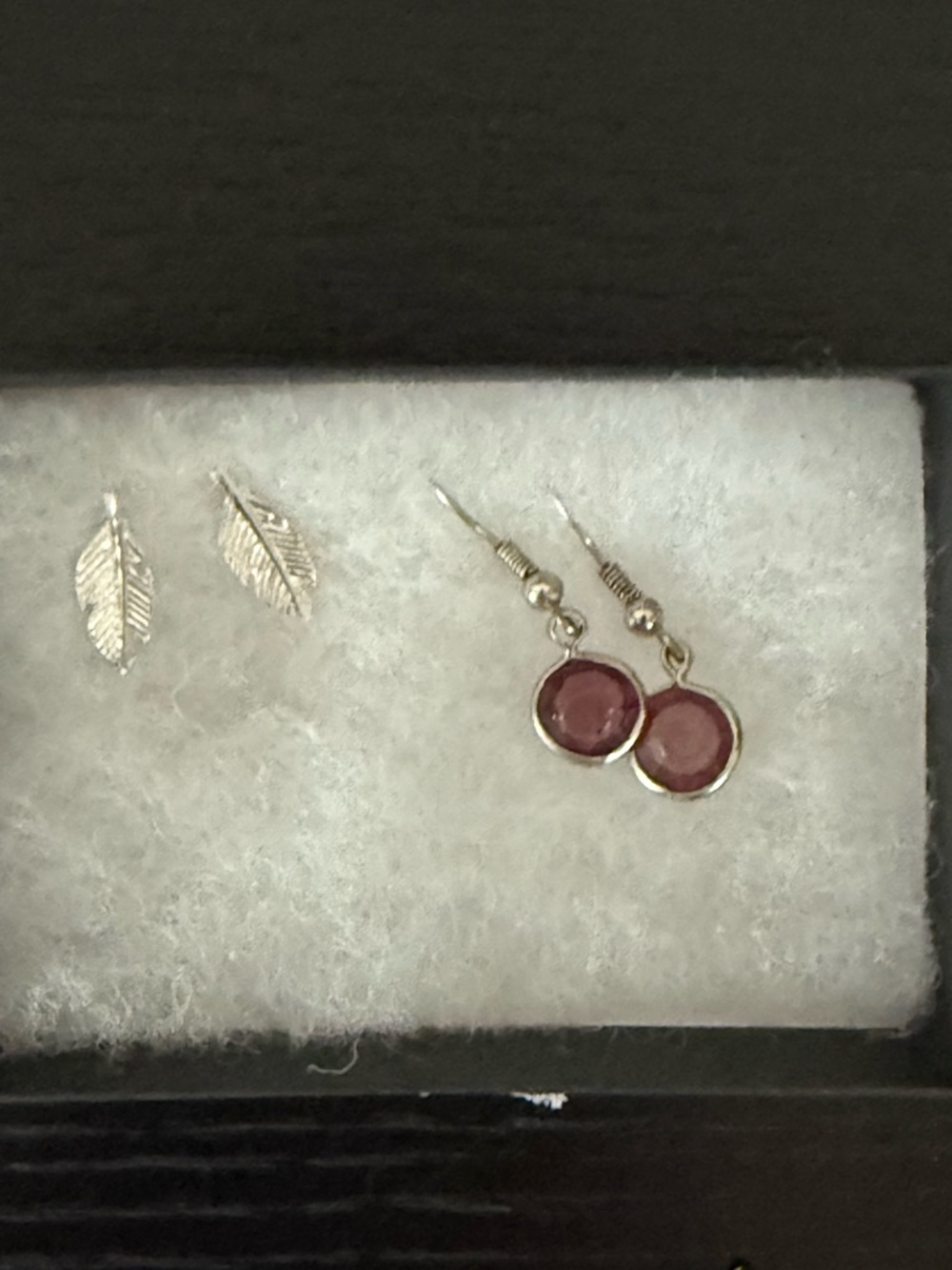 Small shop jewelry, 7 pairs of earrings and small ceramic container. - Picture 5 of 13
